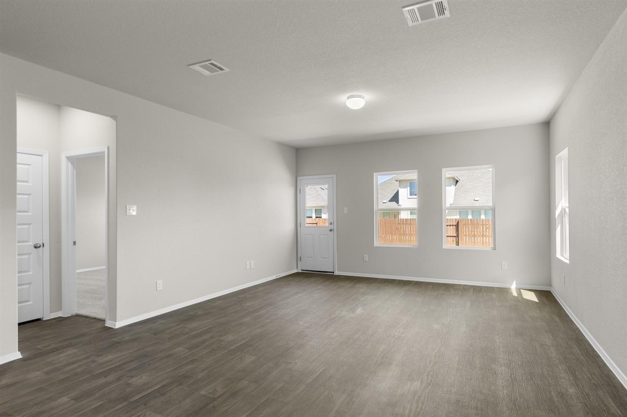 2432 Ambling Trl Property Photo 4