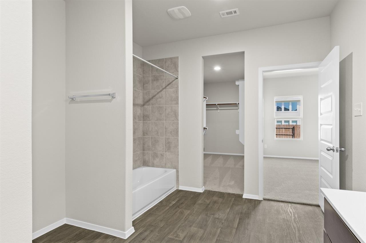 2432 Ambling Trl Property Photo 6