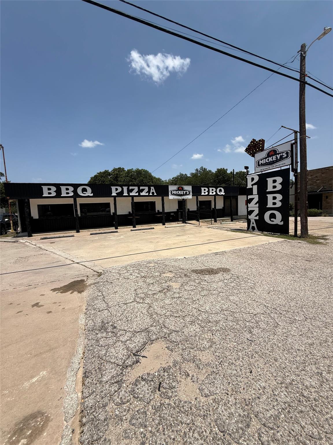 211 S Us Highway 281 None Property Photo 1