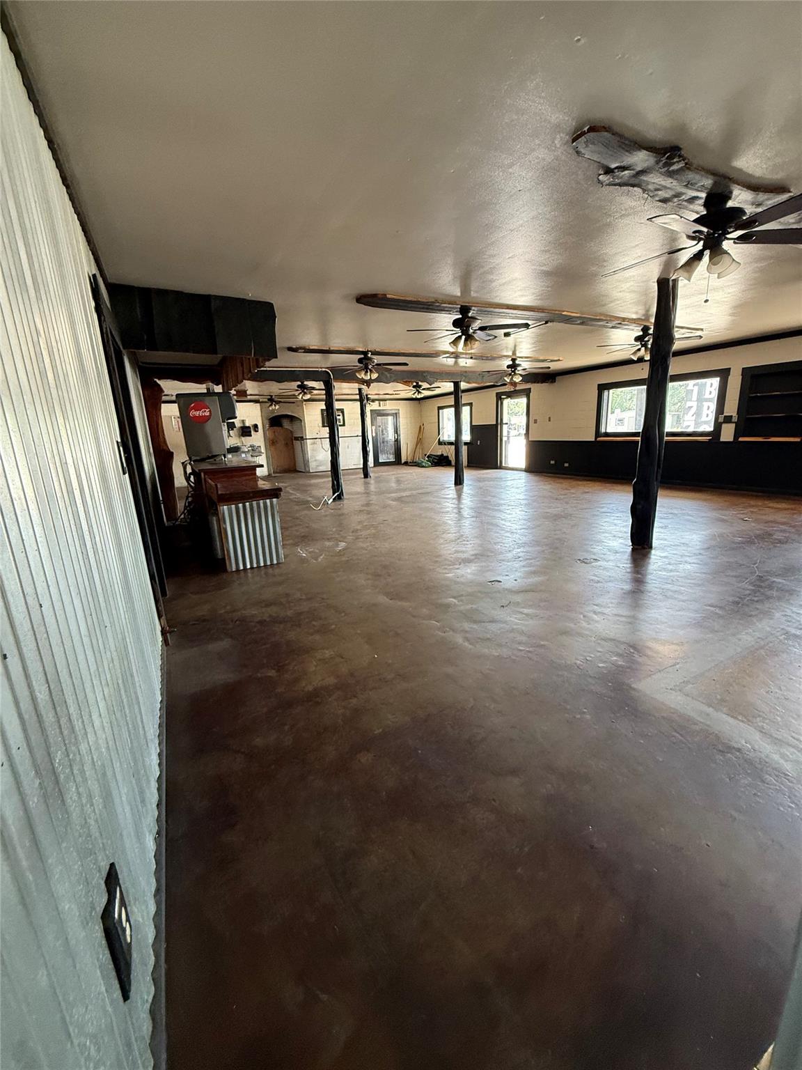 211 S Us Highway 281 None Property Photo 2