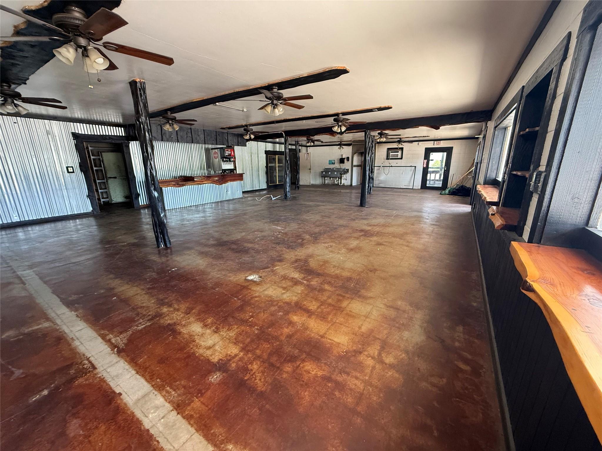 211 S Us Highway 281 None Property Photo 4