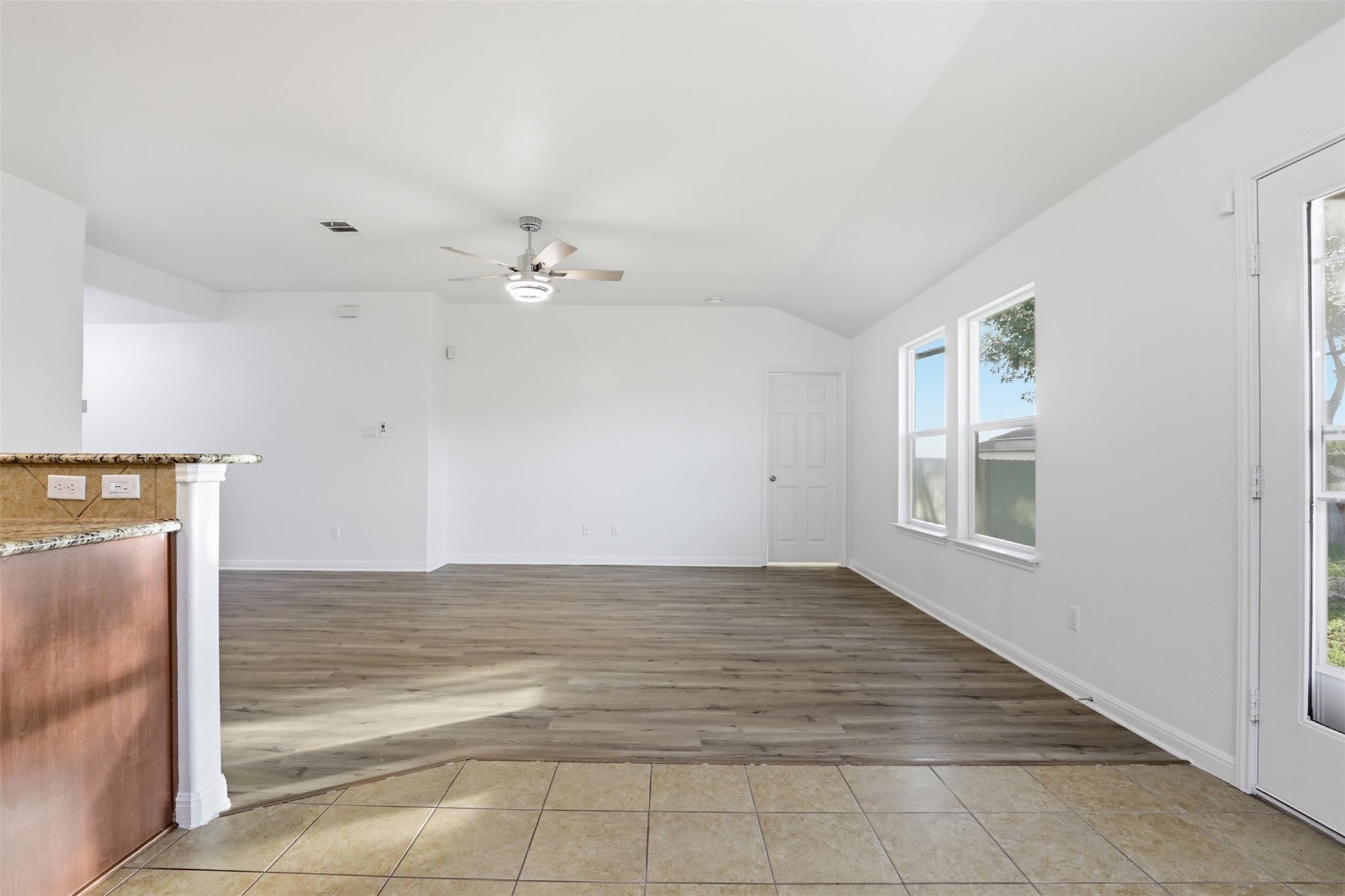 448 Nottingham Loop Property Photo 5
