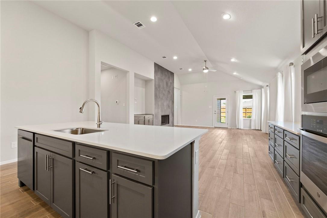 102 Crooked Trl Property Photo 2