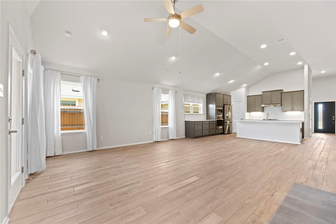 102 Crooked Trl Property Photo 3