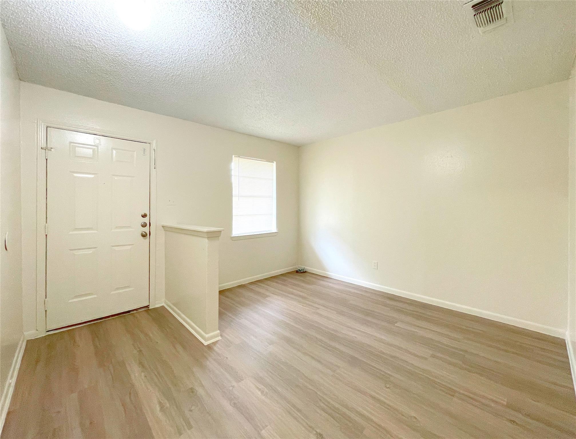 904 N Meadows Dr #d Property Photo 2