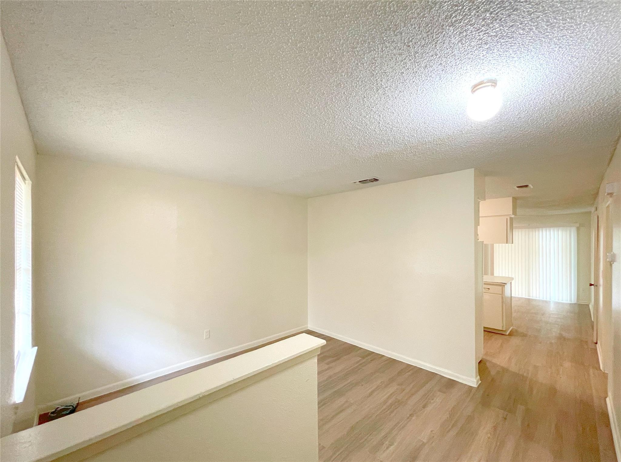 904 N Meadows Dr #d Property Photo 3