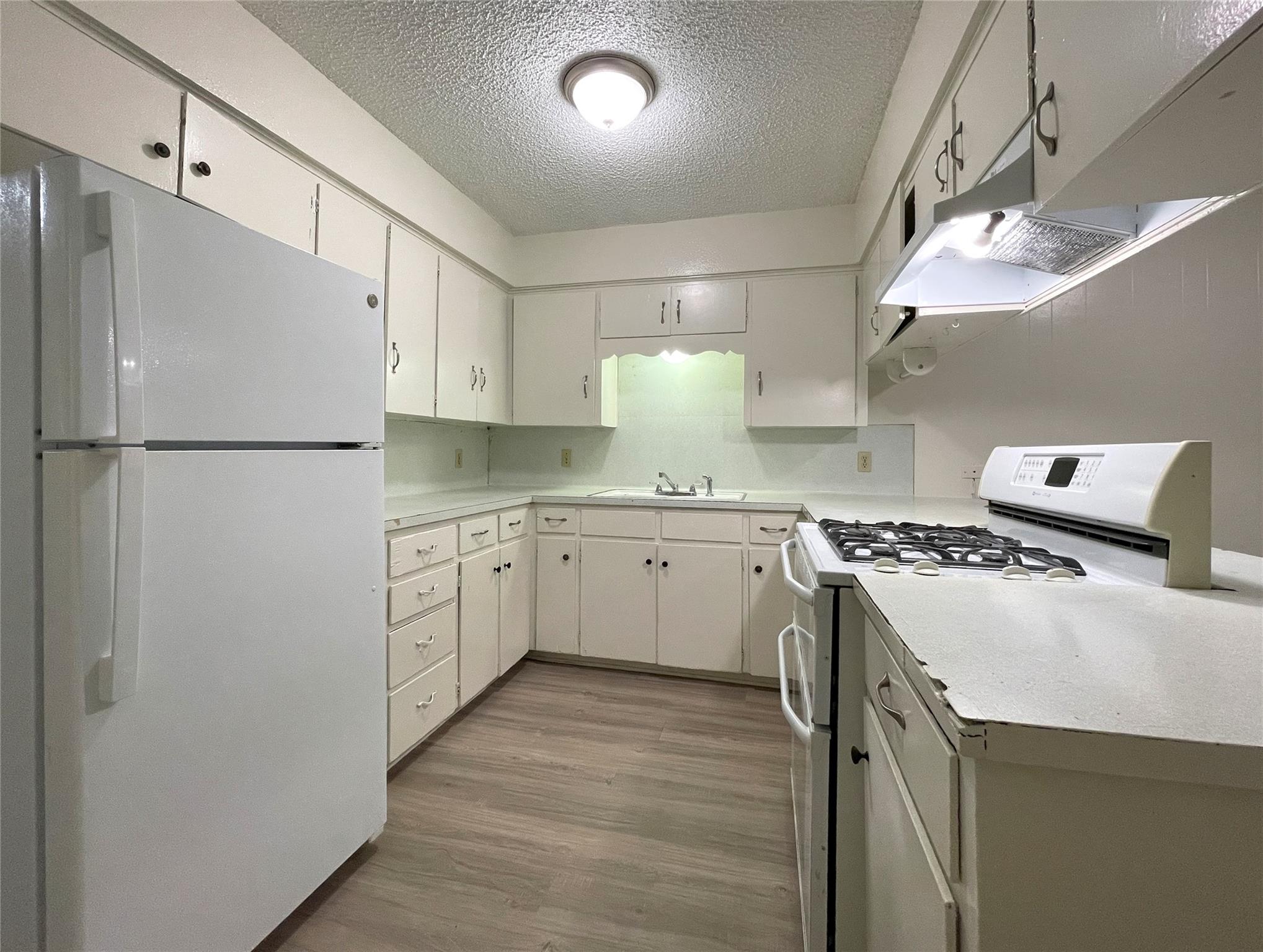 904 N Meadows Dr #d Property Photo 4
