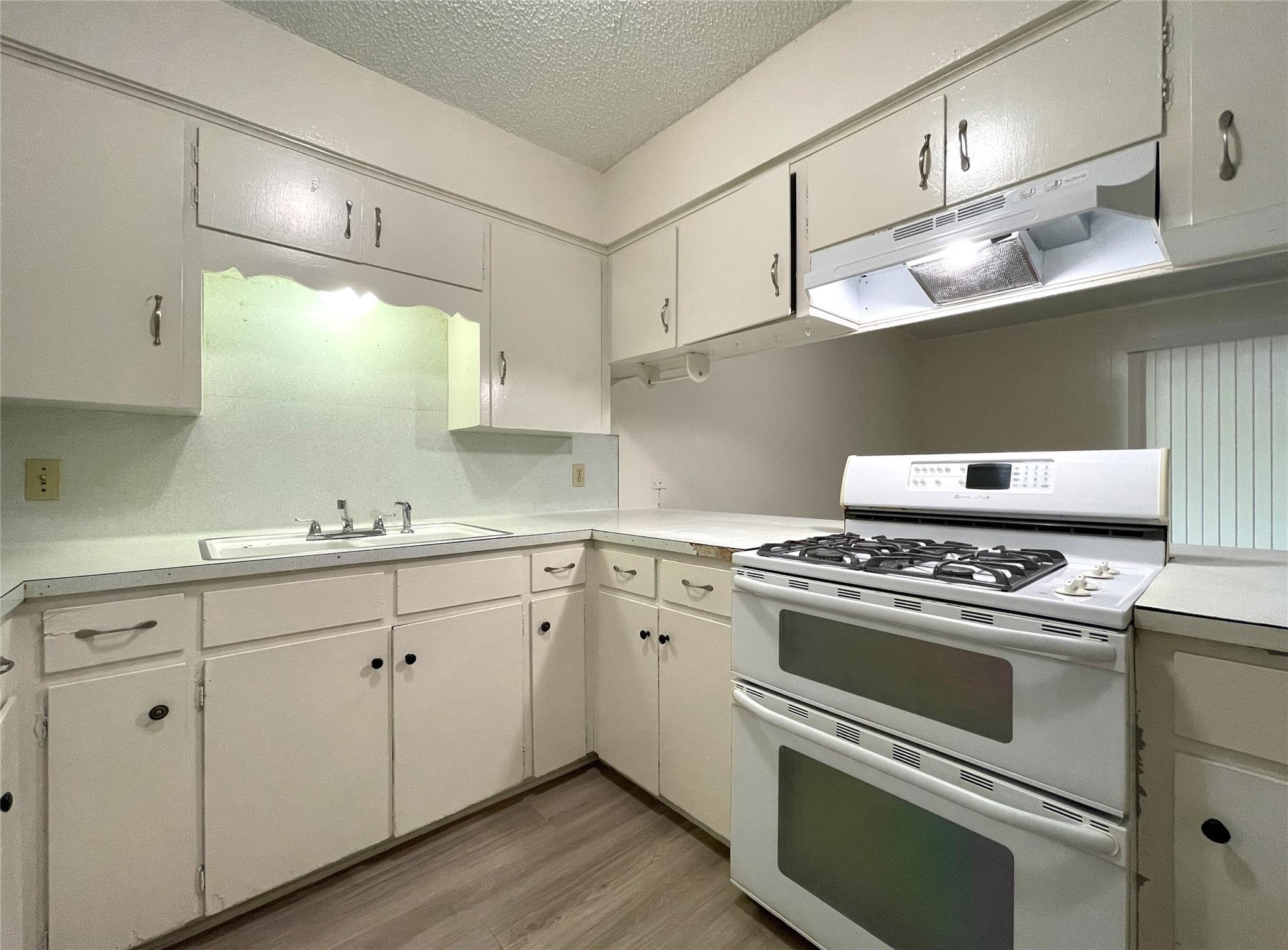 904 N Meadows Dr #d Property Photo 5