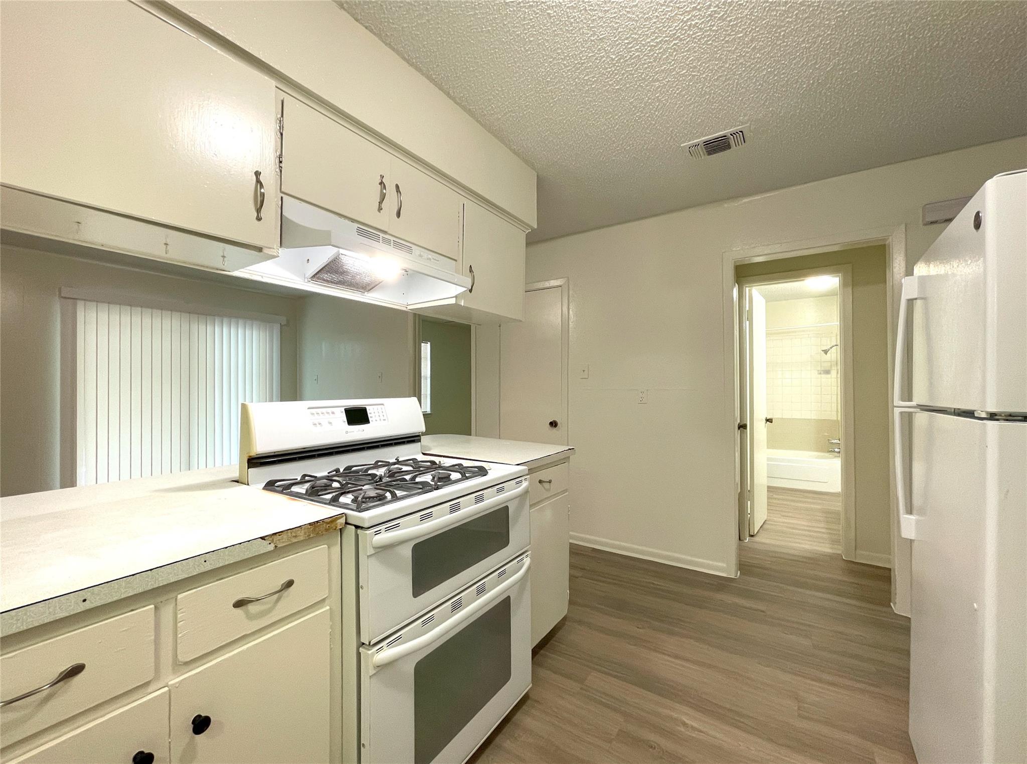 904 N Meadows Dr #d Property Photo 6