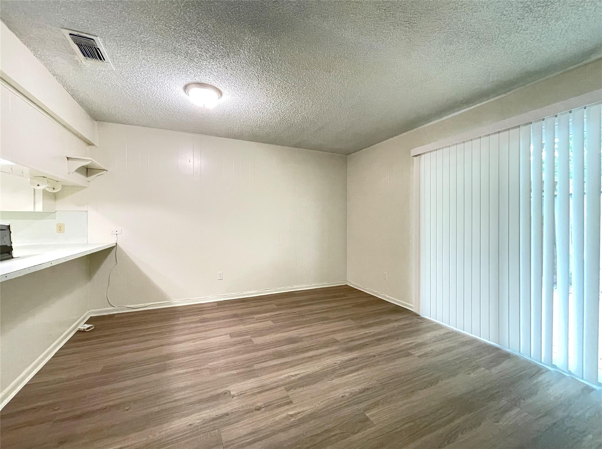 904 N Meadows Dr #d Property Photo 7