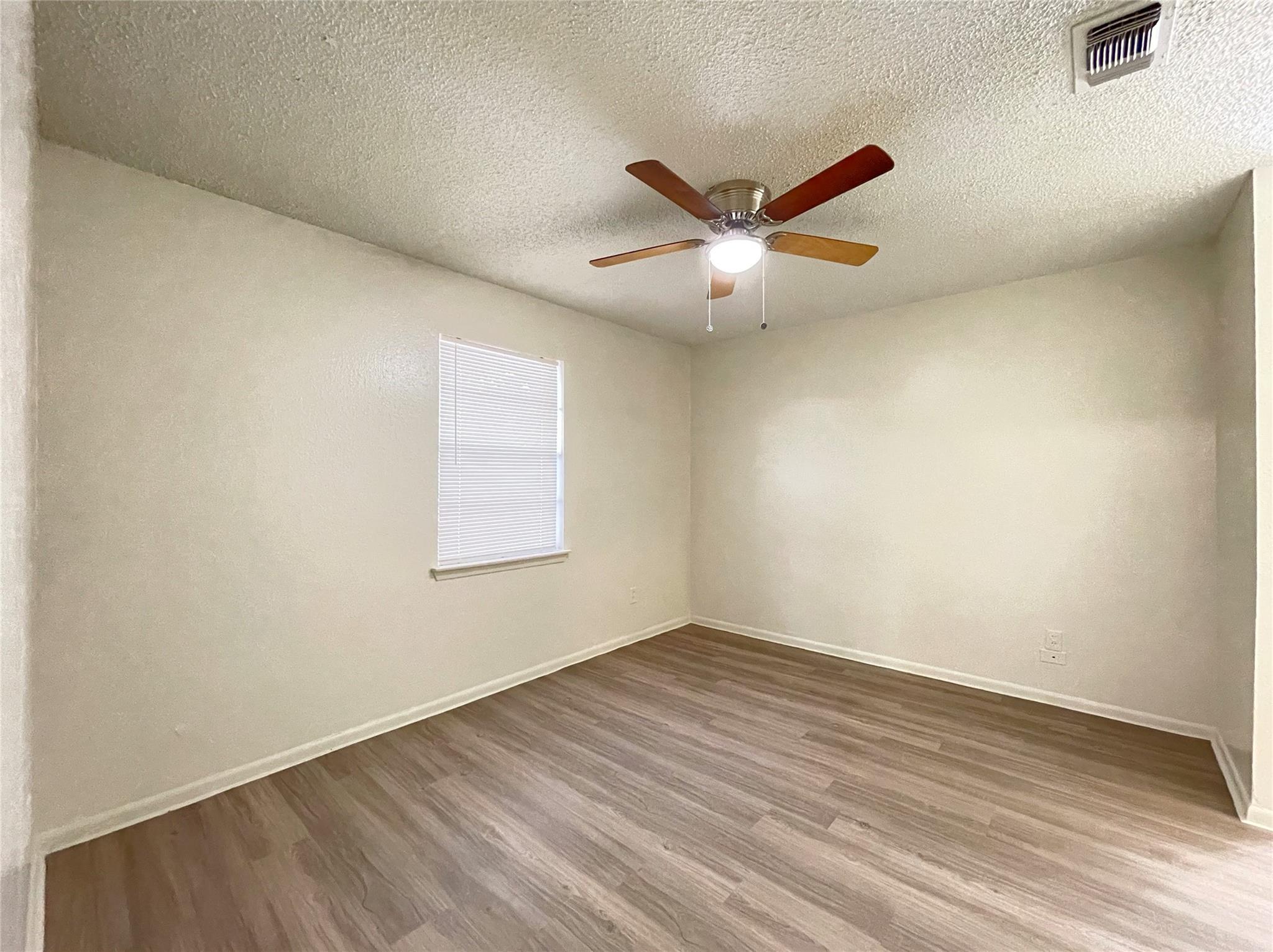 904 N Meadows Dr #d Property Photo 9