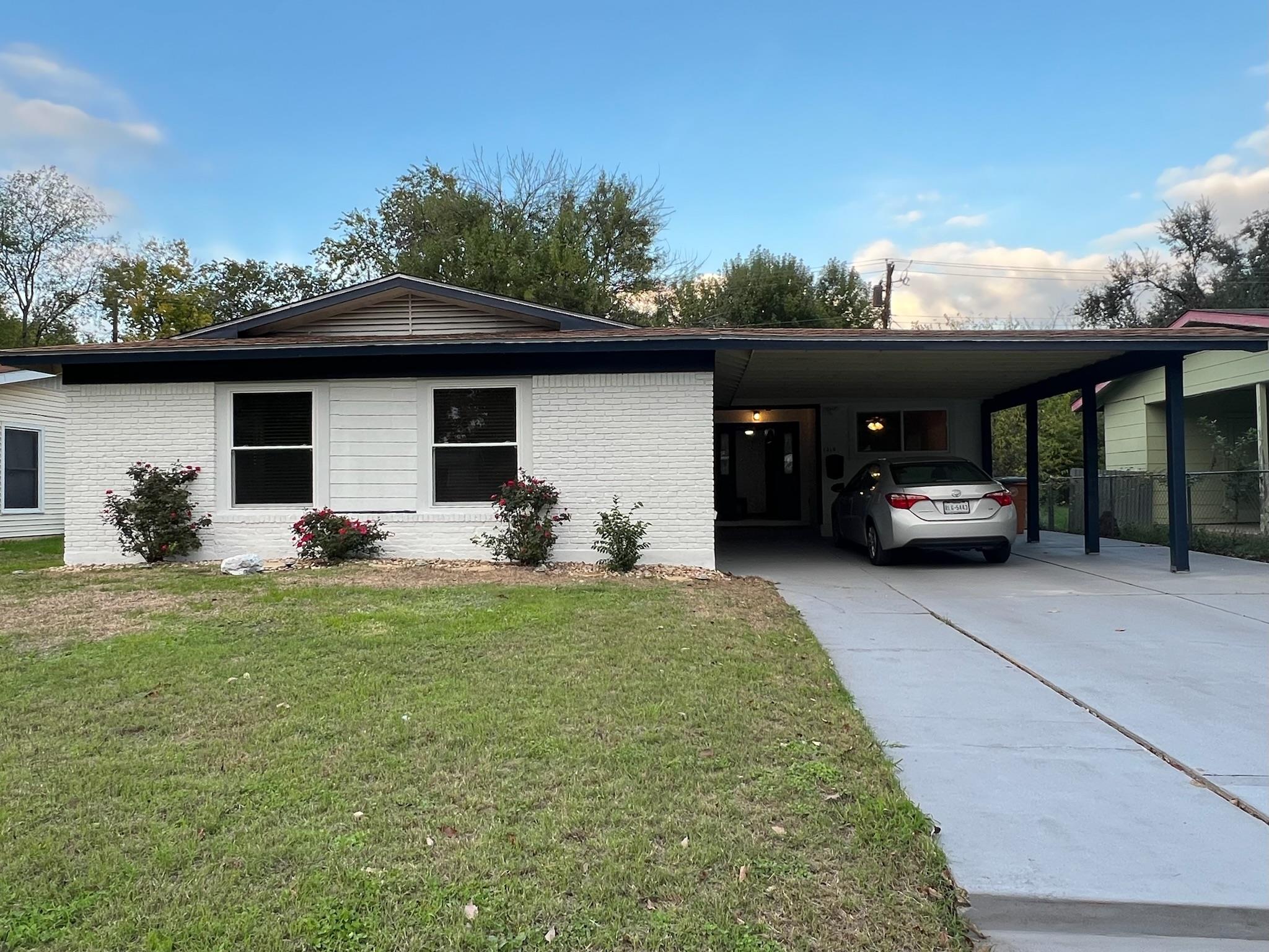 1318 Broadmoor Dr Property Photo 1
