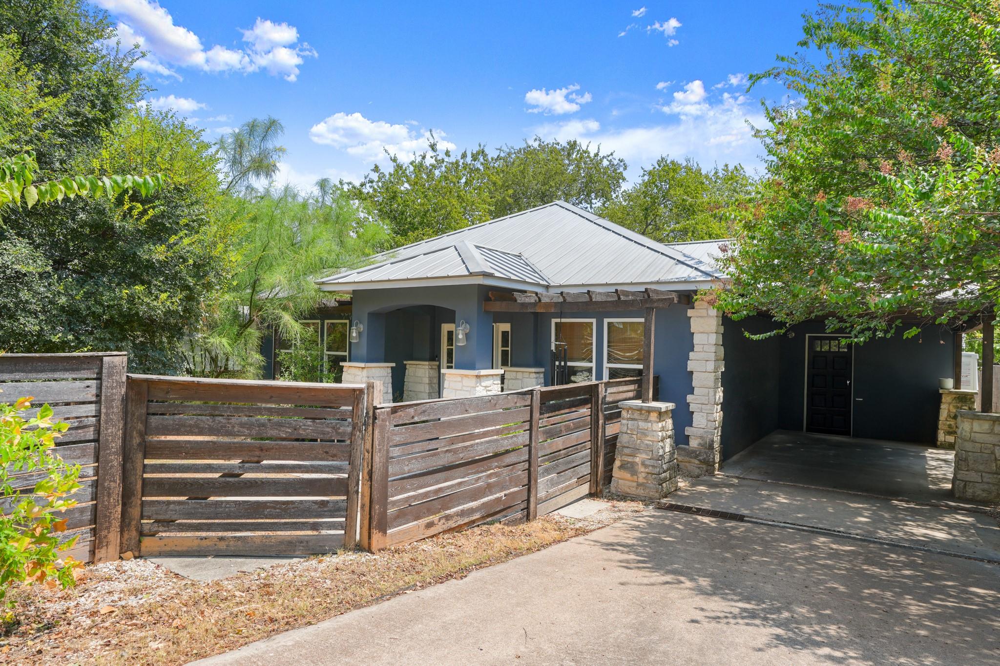 2501 Del Curto Rd Property Photo 2
