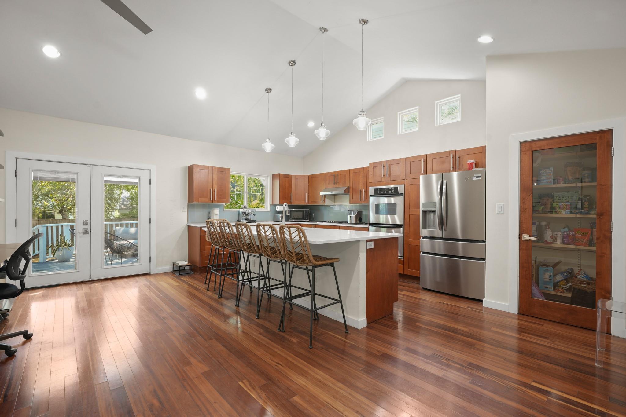 2501 Del Curto Rd Property Photo 8