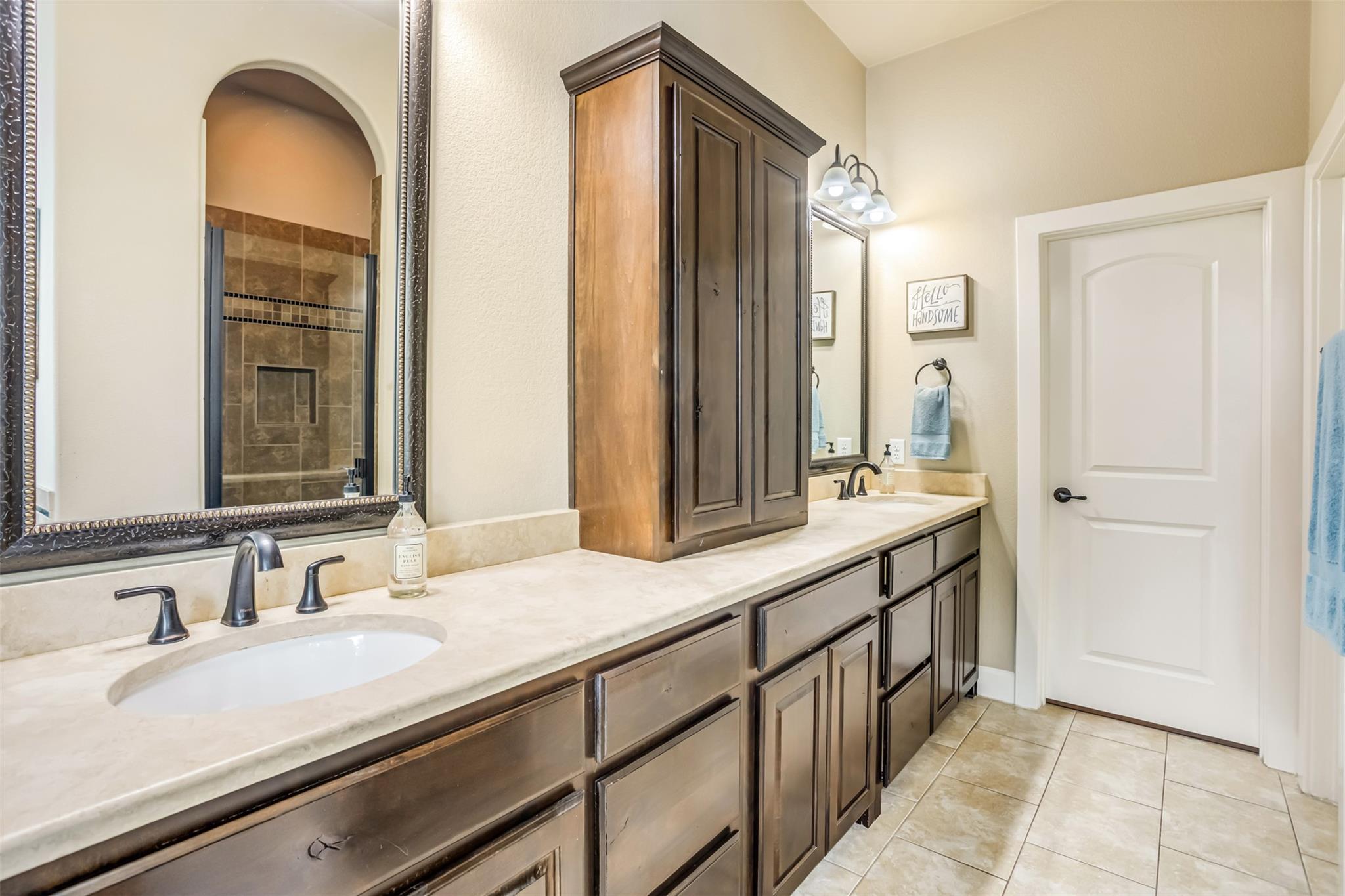 101 Adobe Cv Property Photo 12