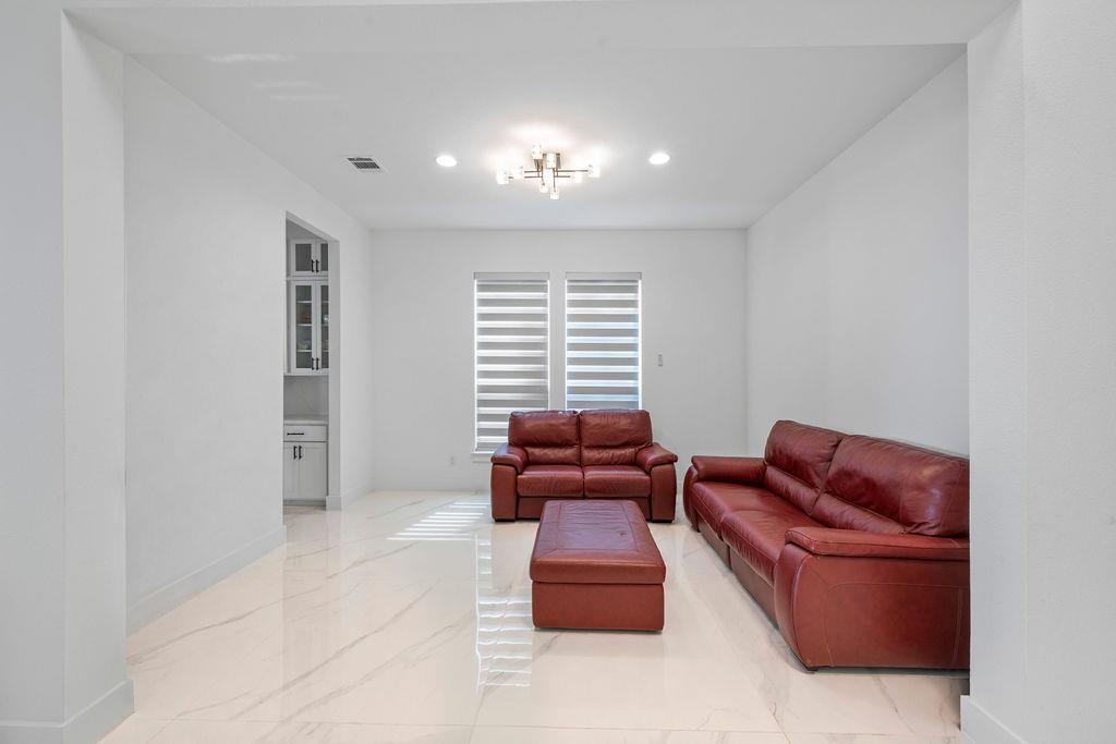 3304 Belted Galloway St Property Photo 15