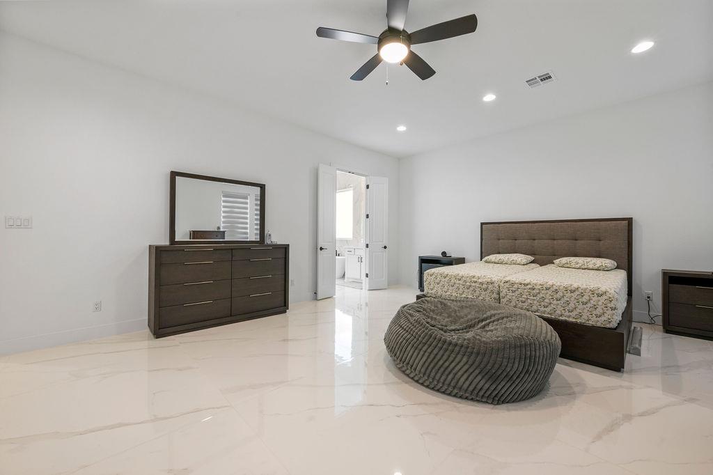 3304 Belted Galloway St Property Photo 17