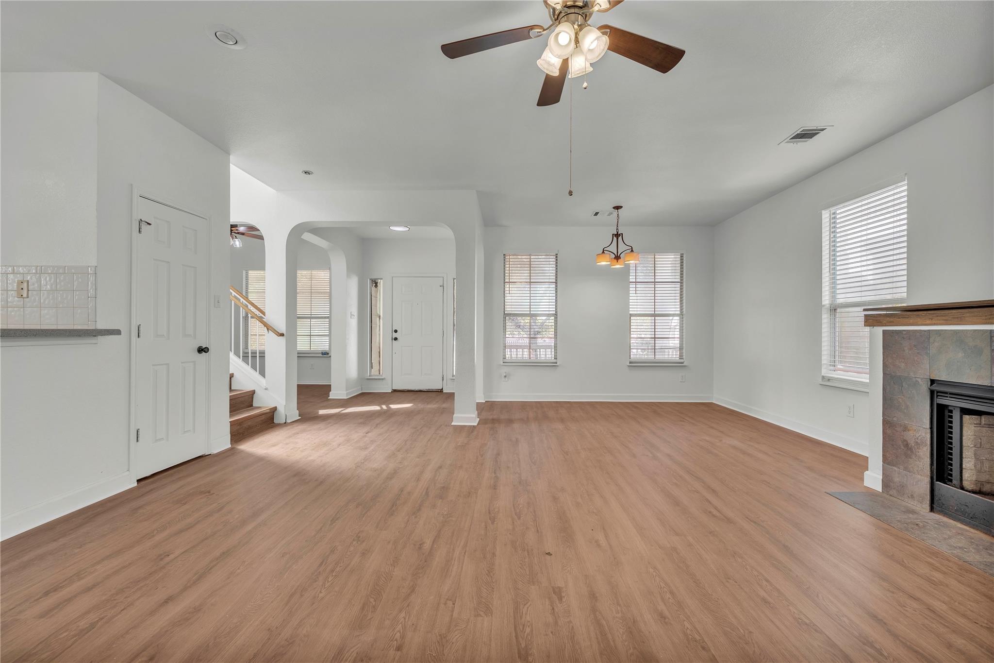 259 Mendez Loop Property Photo 6