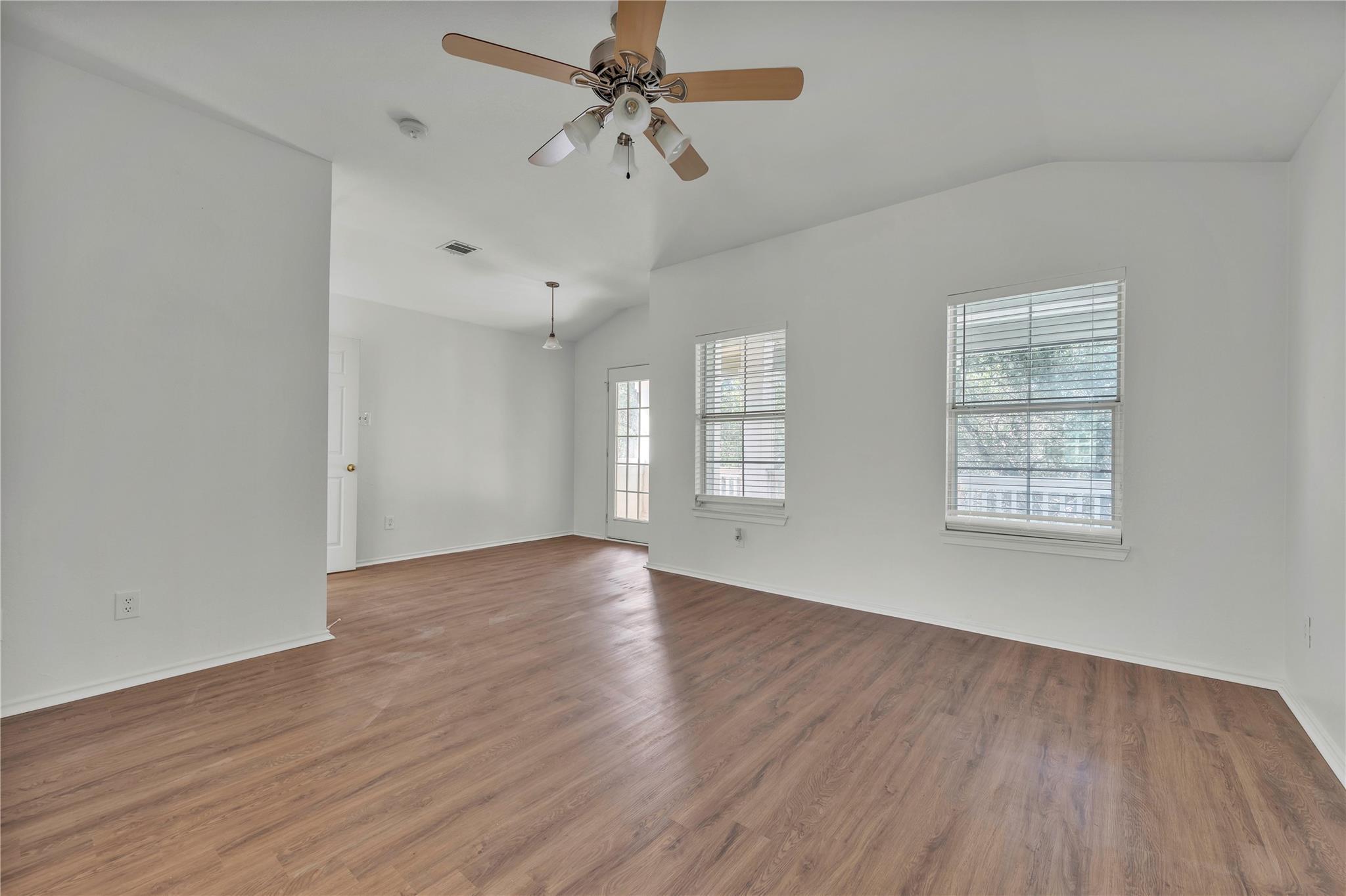 259 Mendez Loop Property Photo 10