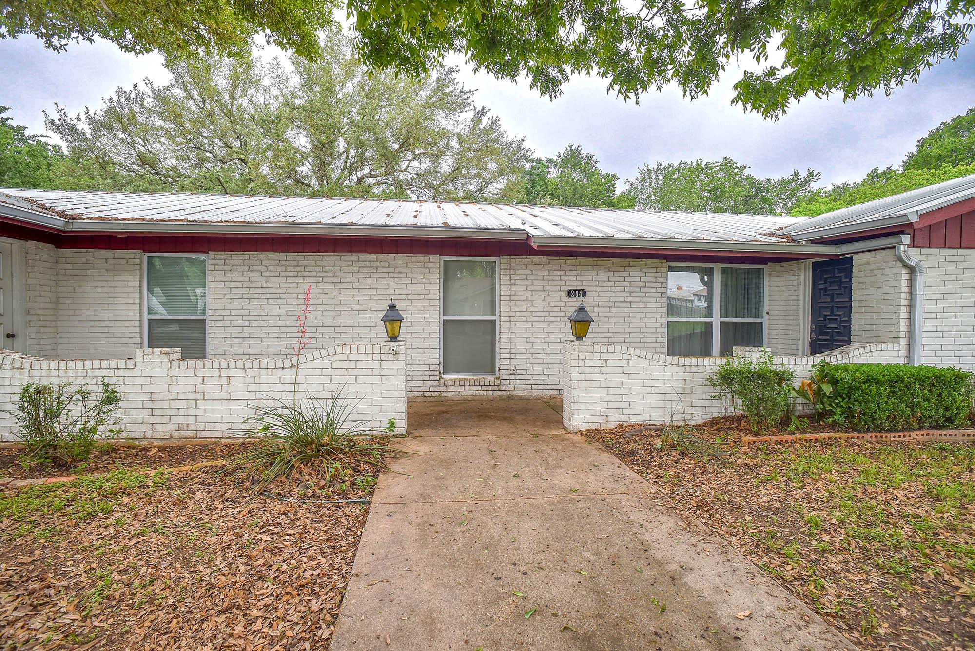 204 Maynard St Property Photo 4