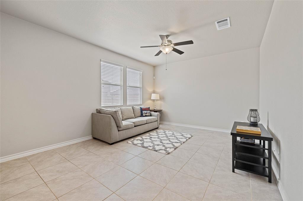 212 Fieldstone Rd Property Photo 4