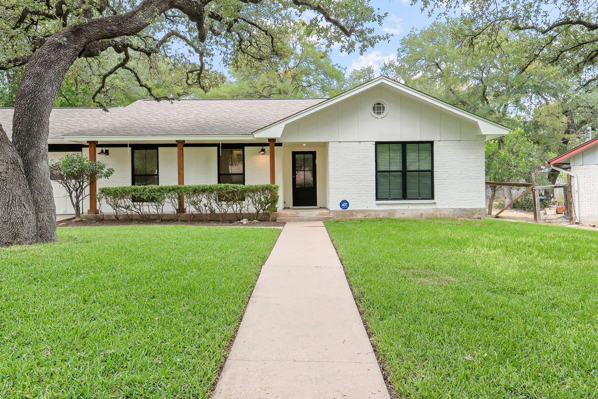 8806 Ridgehill Dr Property Photo 2
