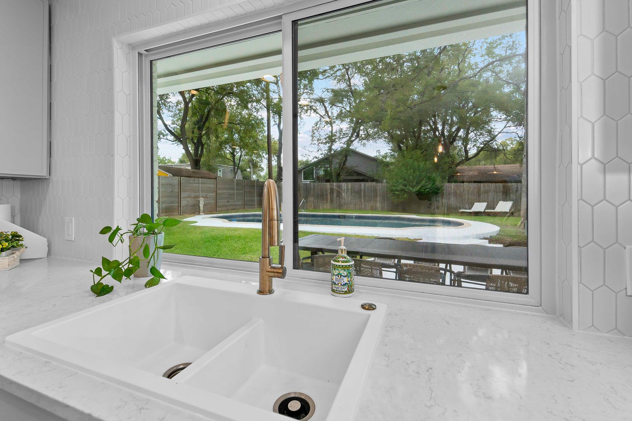 8806 Ridgehill Dr Property Photo 11