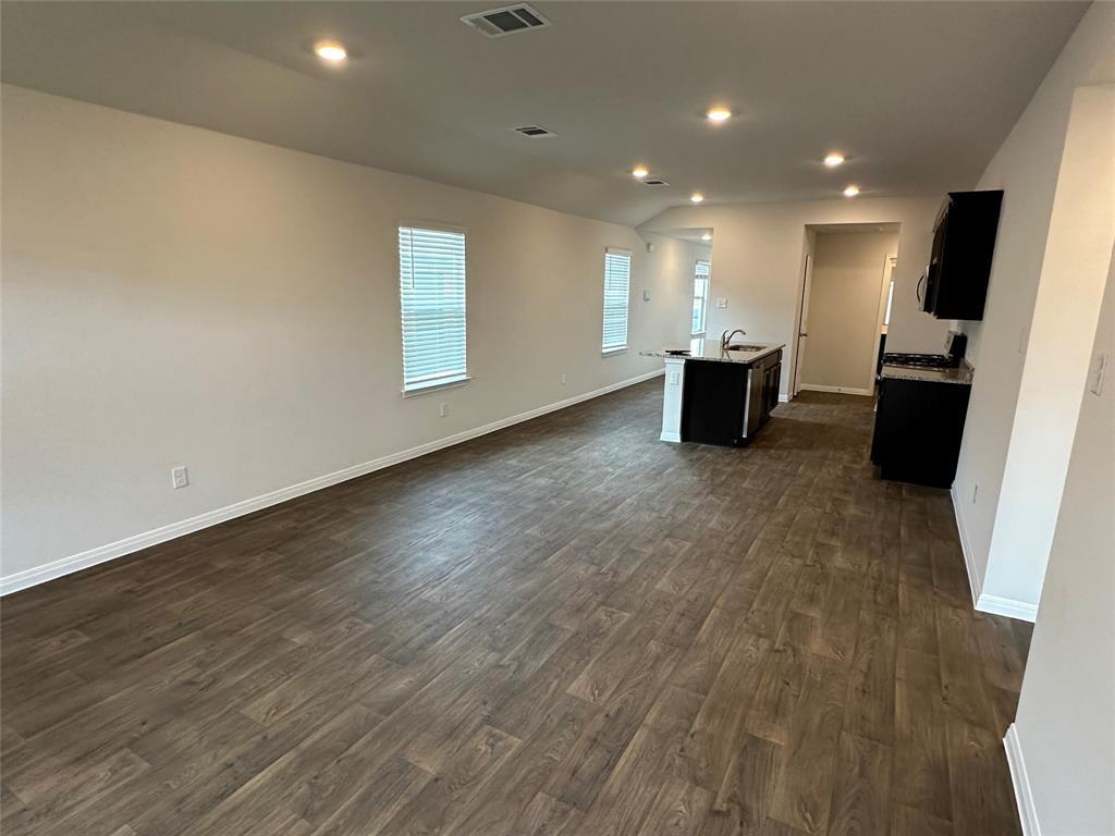 563 Evergreen Sumac Loop Property Photo 7