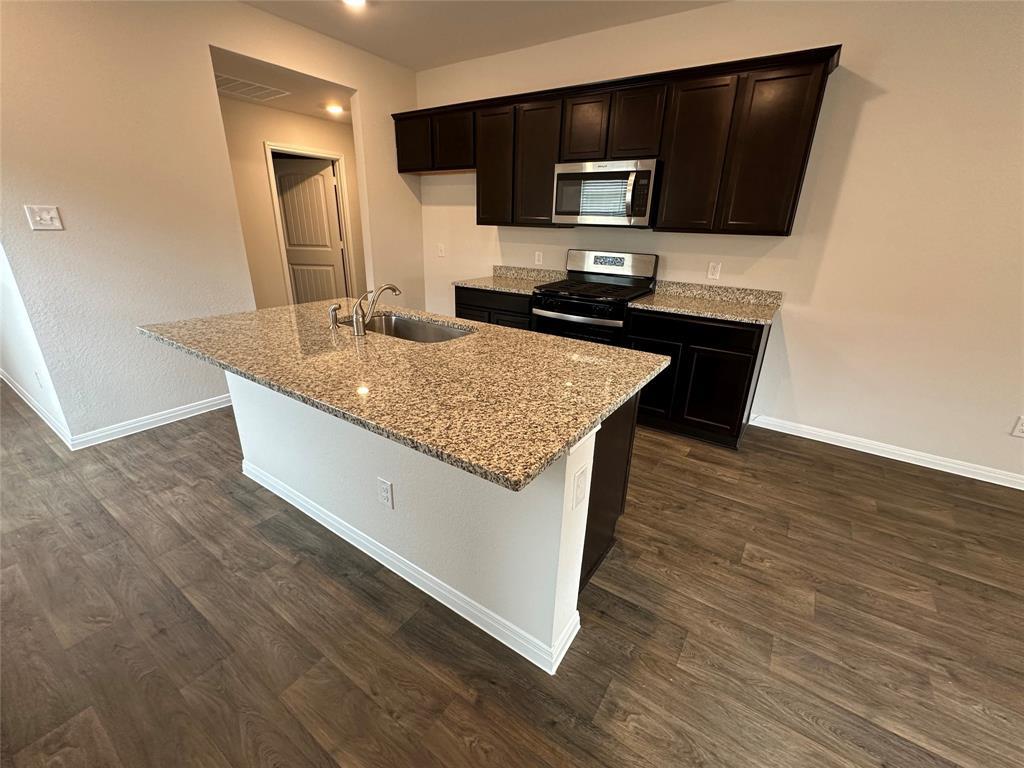 563 Evergreen Sumac Loop Property Photo 8