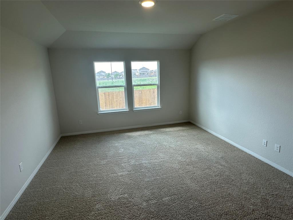 563 Evergreen Sumac Loop Property Photo 11