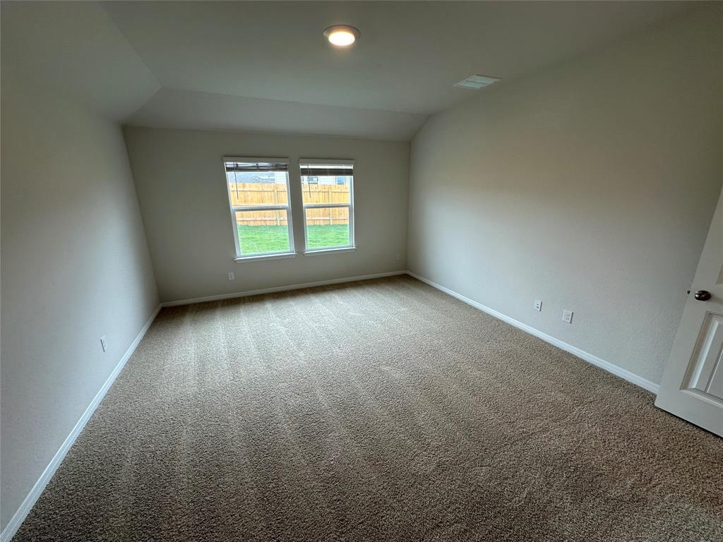 563 Evergreen Sumac Loop Property Photo 15