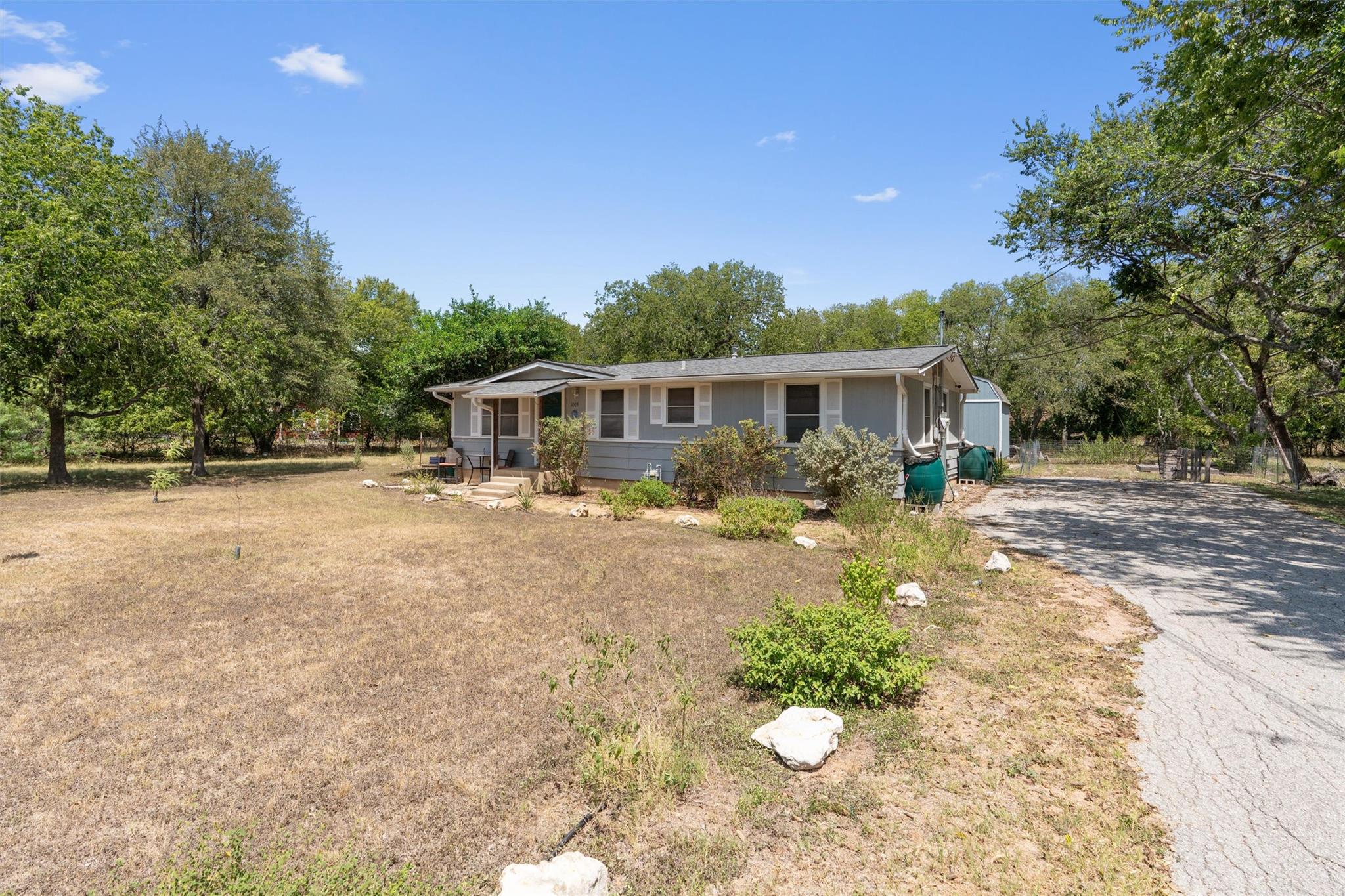 1003 Bugg Ln Property Photo 1