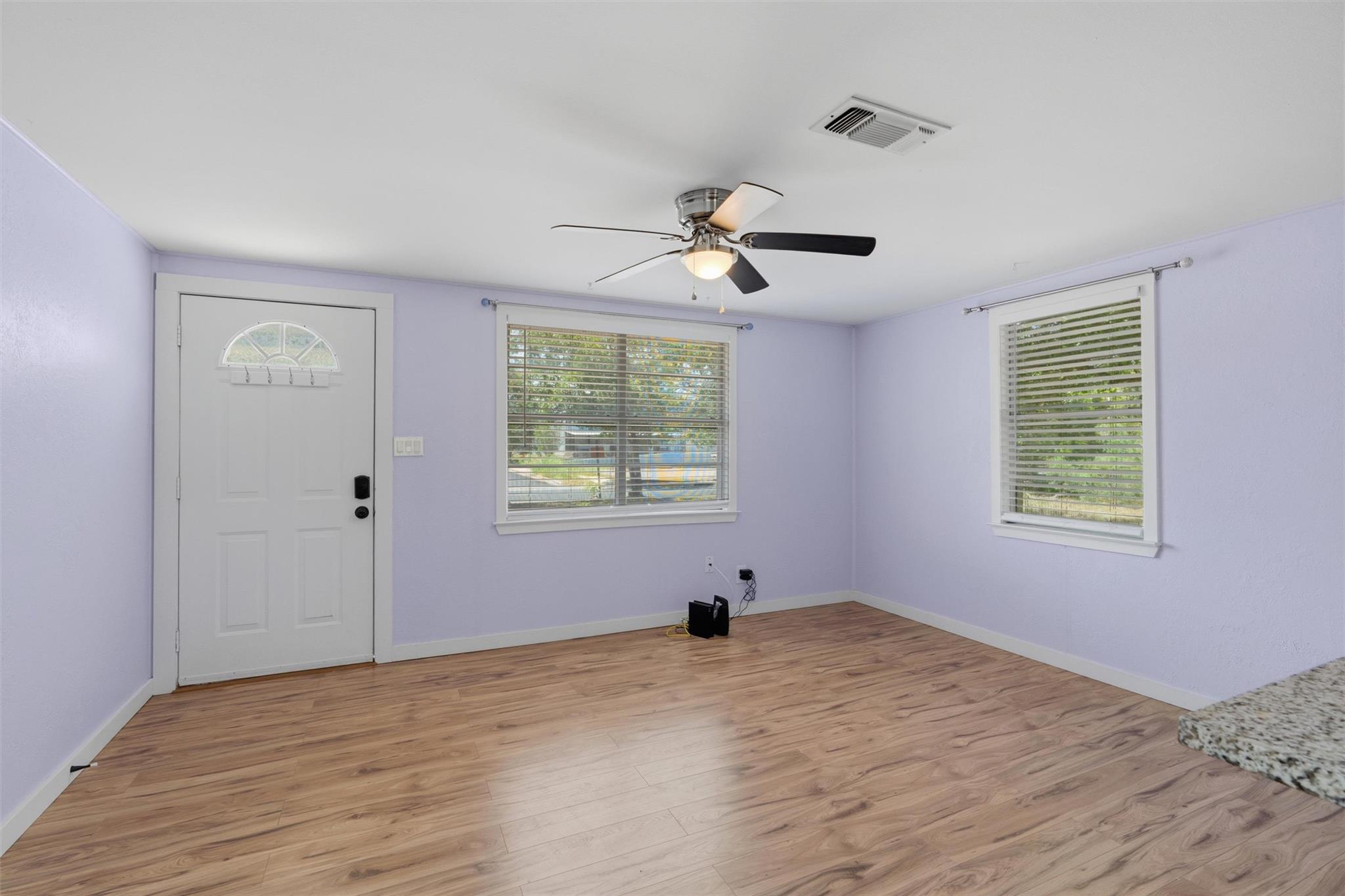 1003 Bugg Ln Property Photo 4