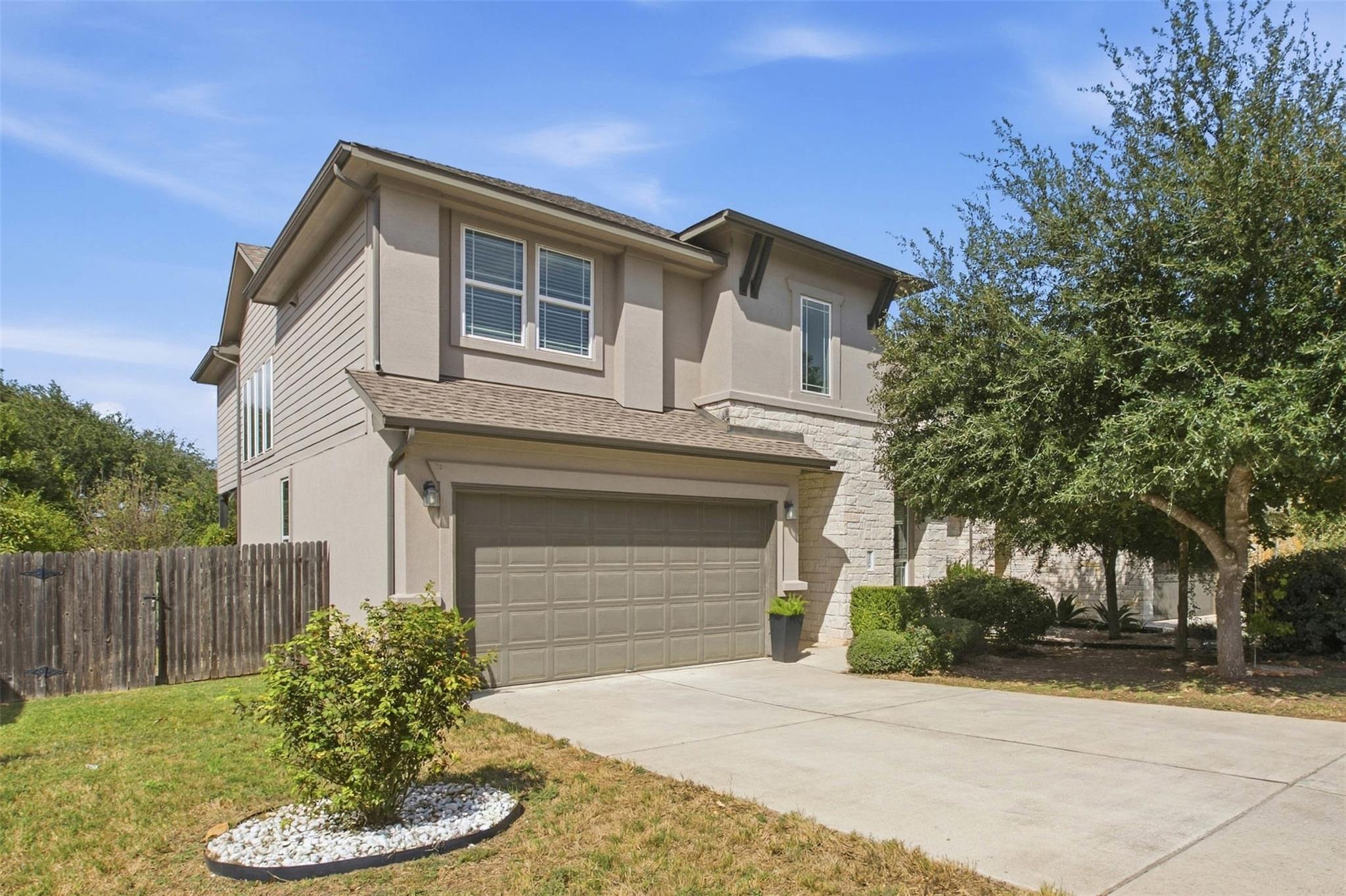 5208 Mandevilla Dr Property Photo 2