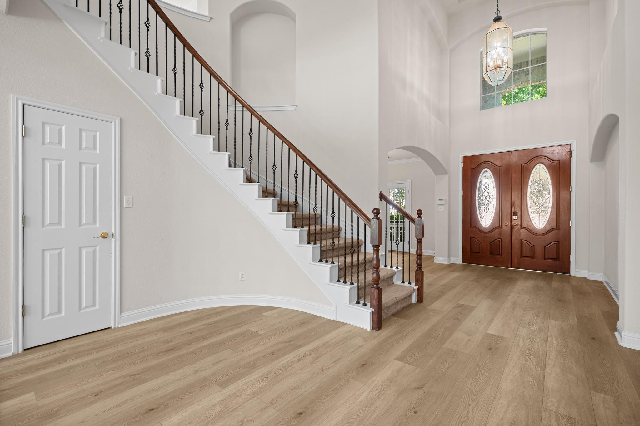 6819 Chalk Hill Dr Property Photo 4