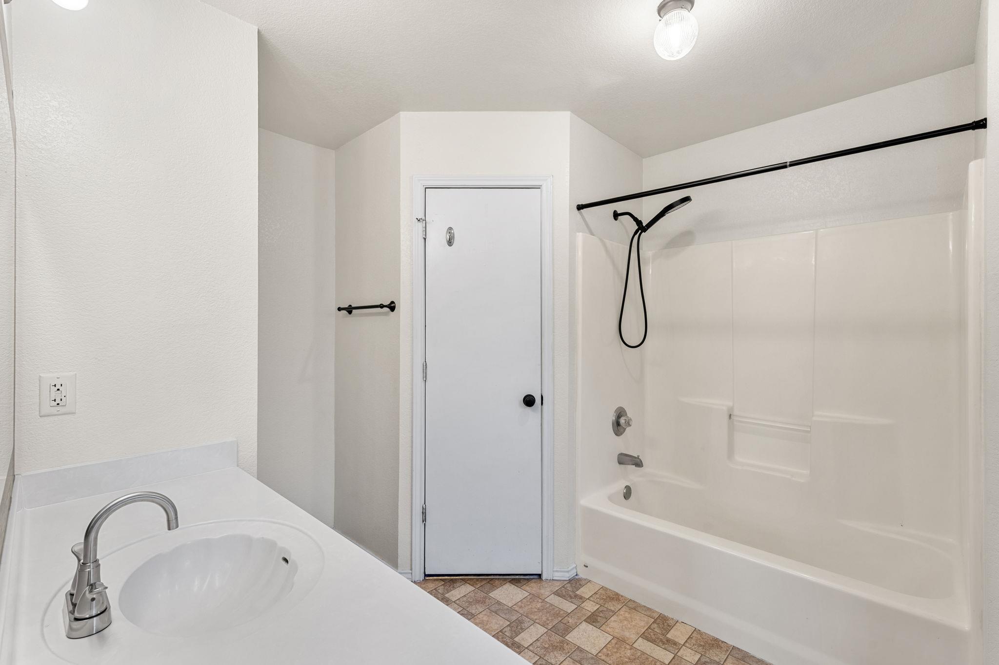 5101 Bridle Dr Property Photo 15