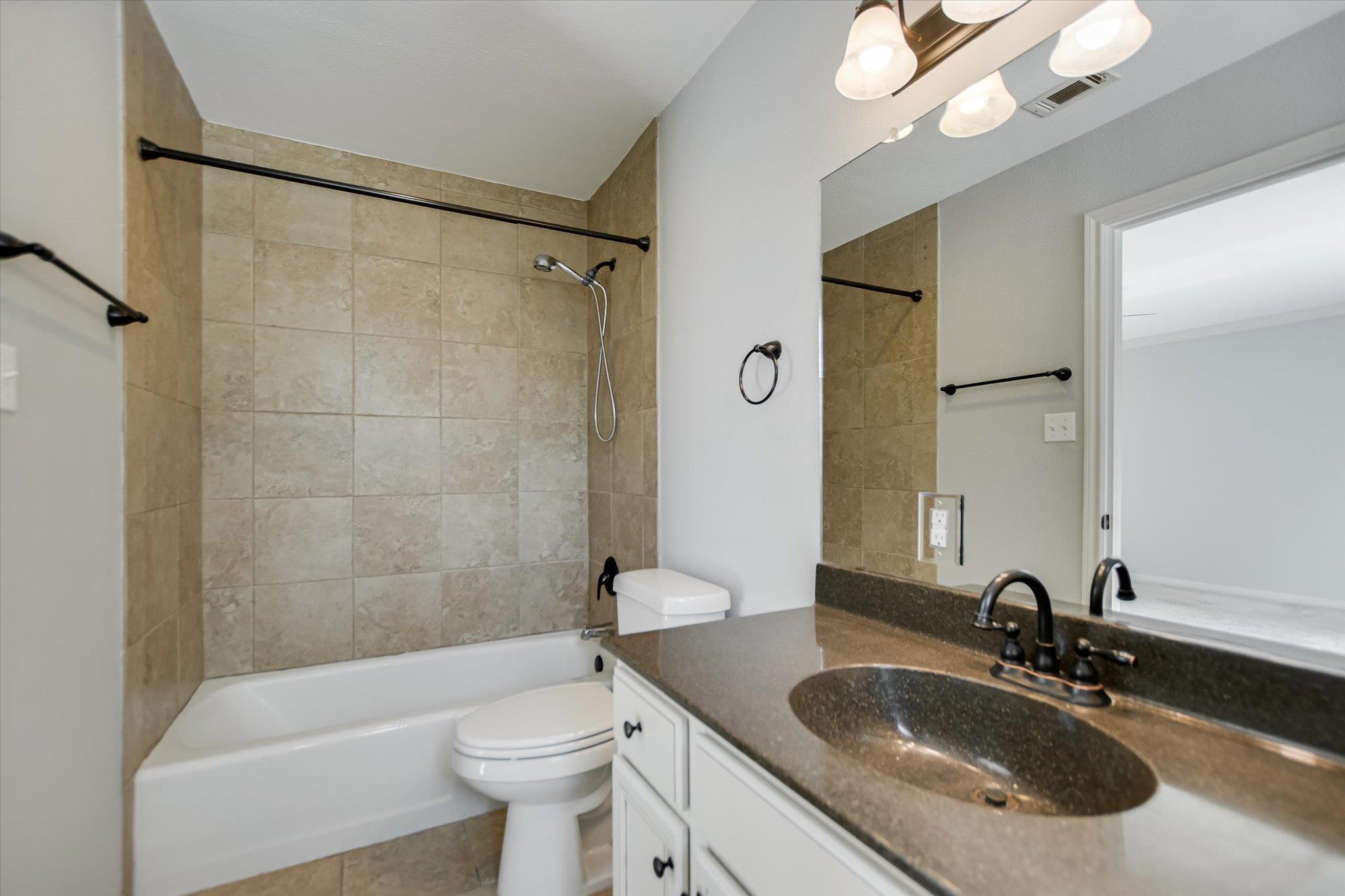 1407 W 39th 1/2 St 203 Property Photo 11