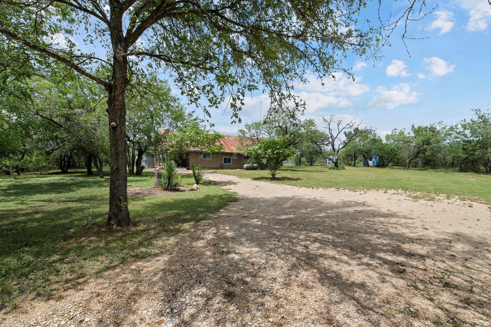 130 Anderson Ln Property Photo 1