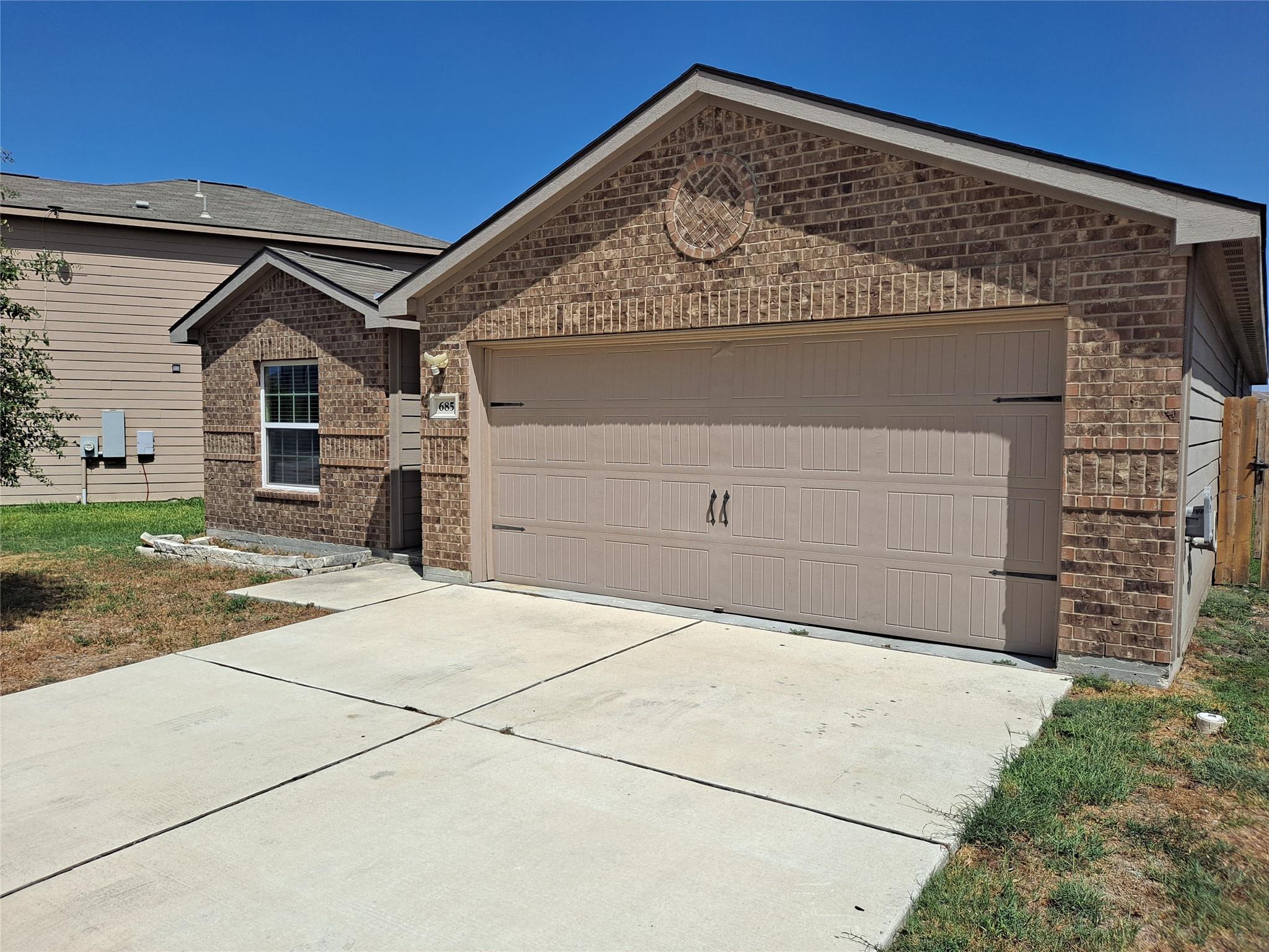 685 Yearwood Ln Property Photo 1
