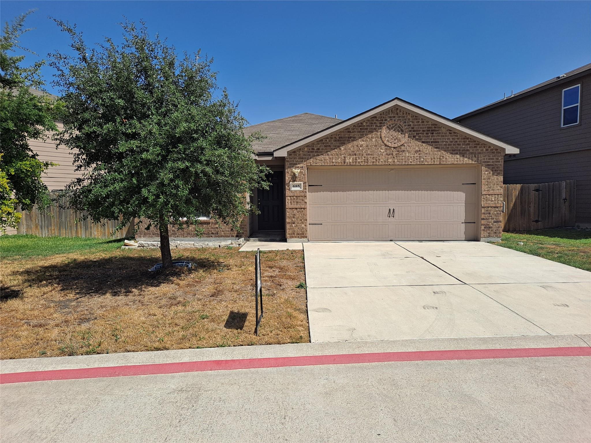 685 Yearwood Ln Property Photo 2