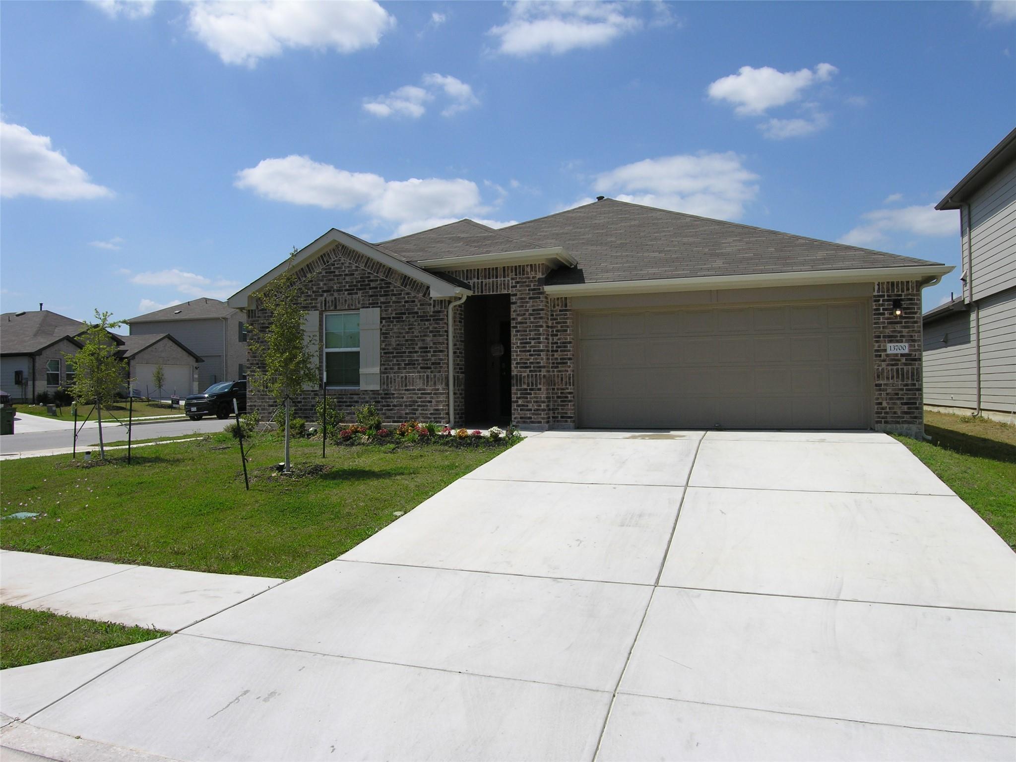 13700 Dismuke Dr Property Photo 1