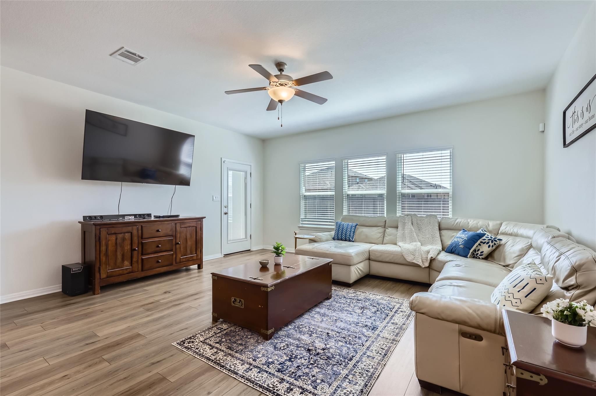 556 Loriner Way Property Photo 4