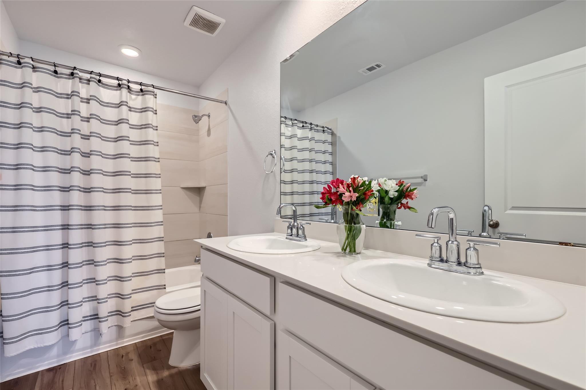556 Loriner Way Property Photo 31