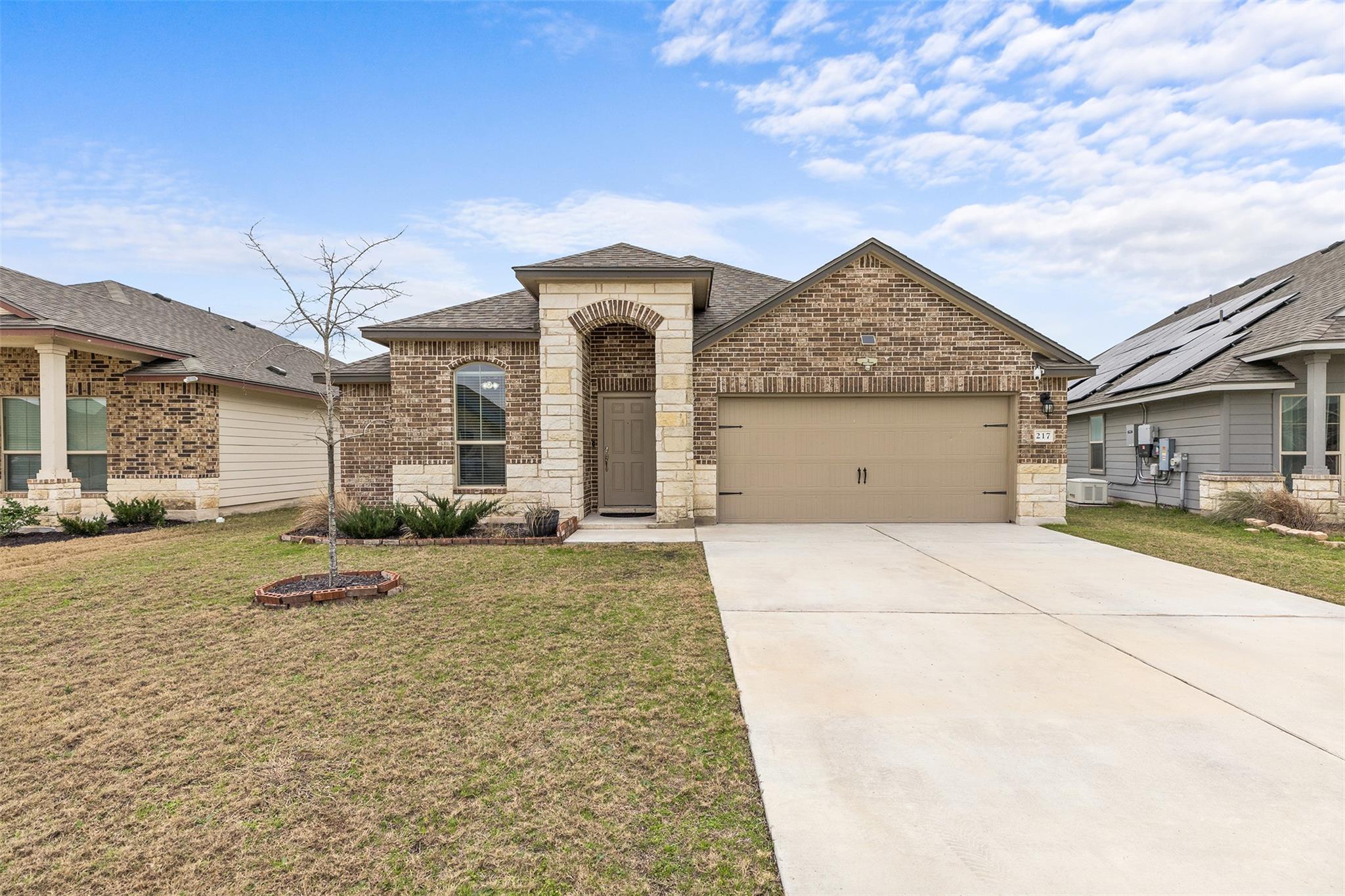 217 Nathaniel Dr Property Photo 1