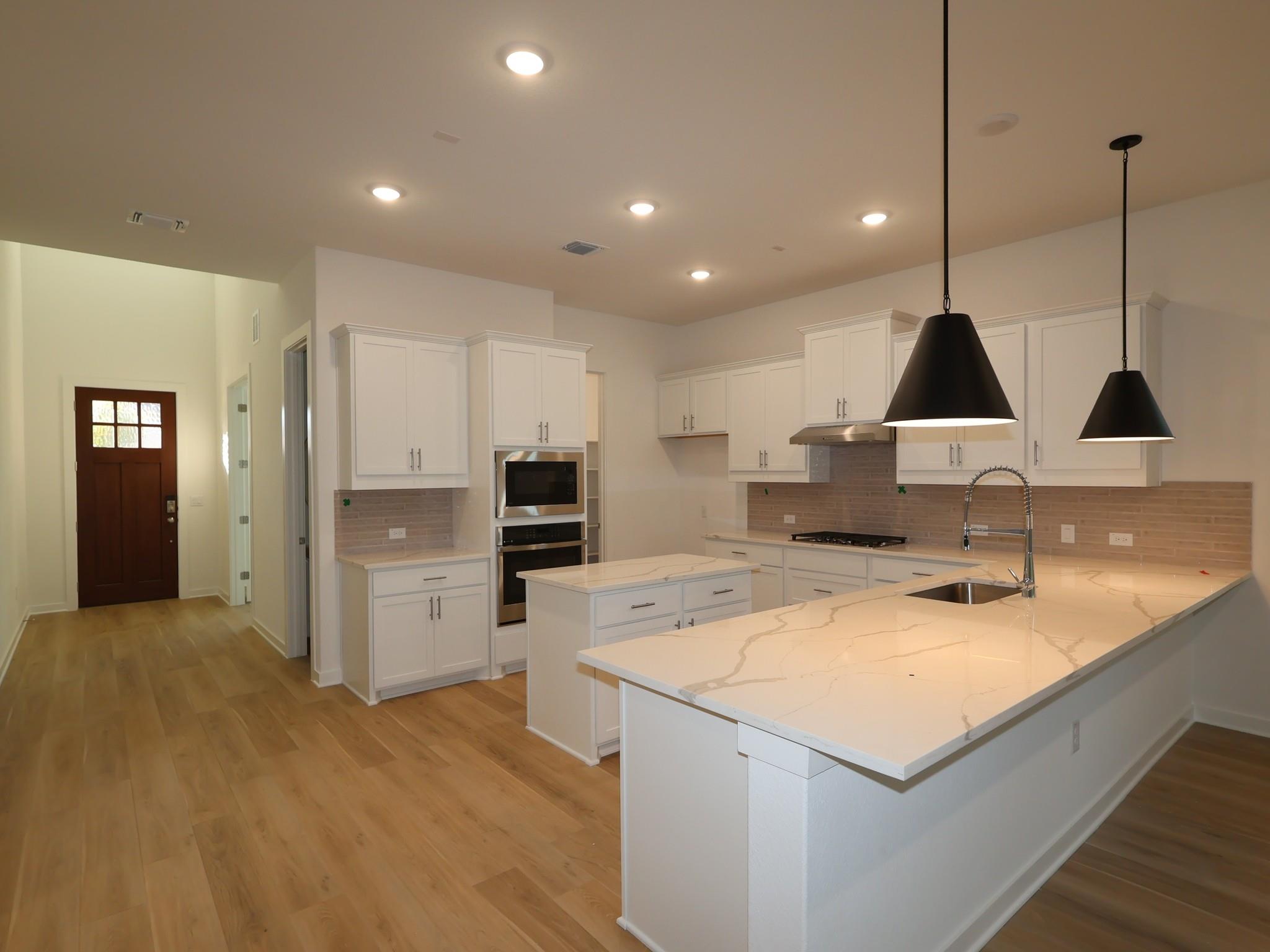 4012 Fulton Dr Property Photo 6