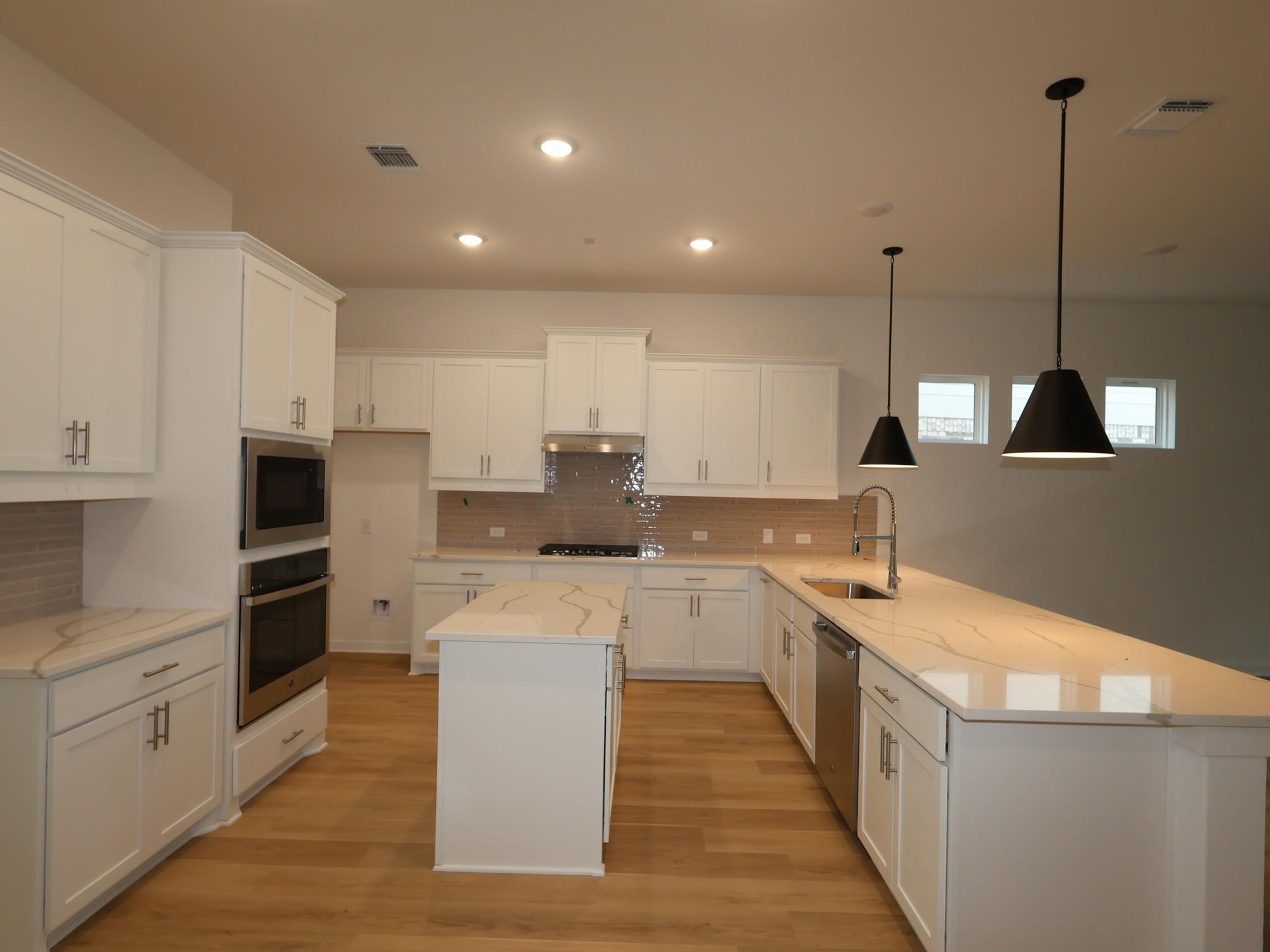 4012 Fulton Dr Property Photo 7