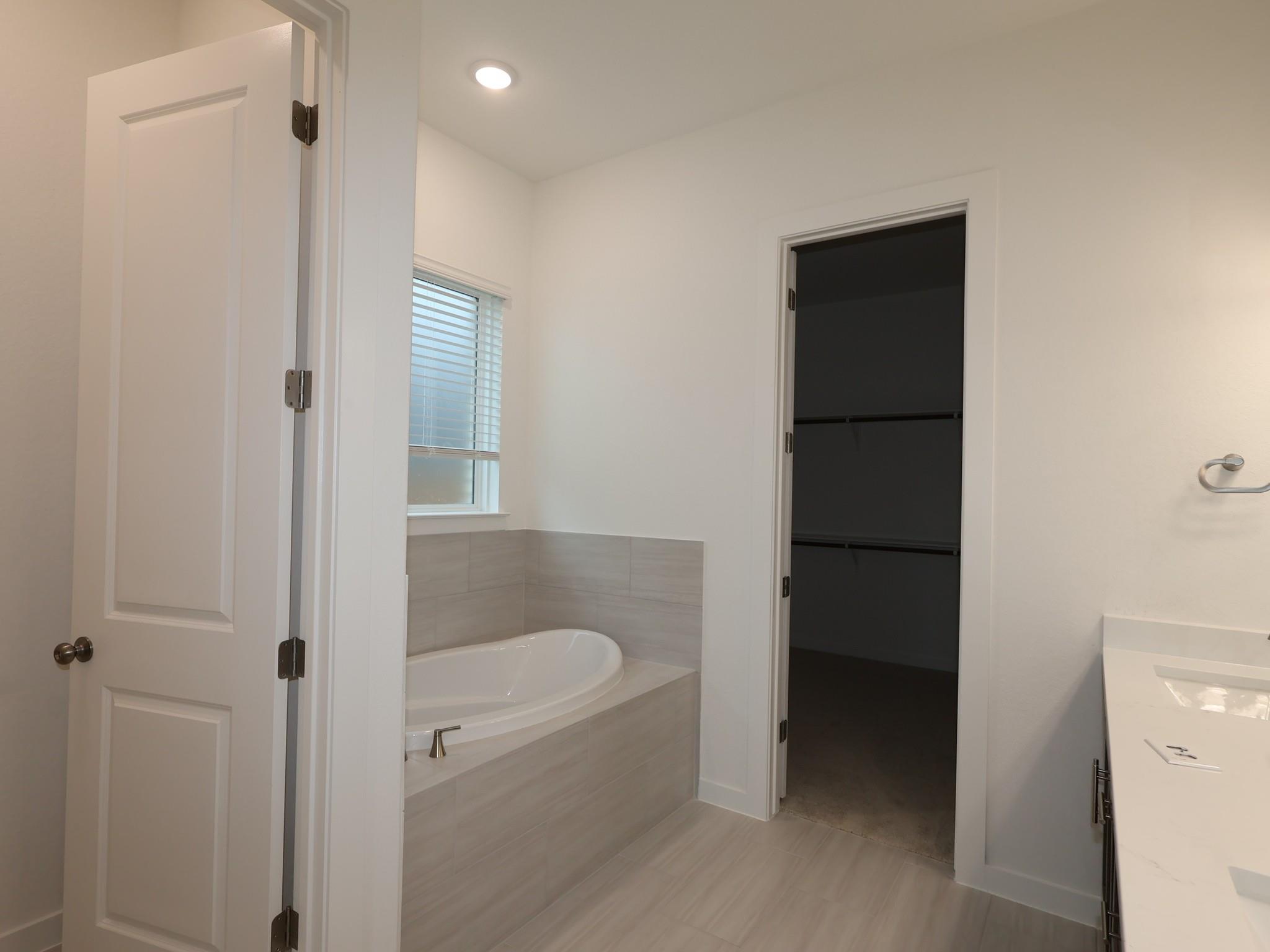 4012 Fulton Dr Property Photo 13