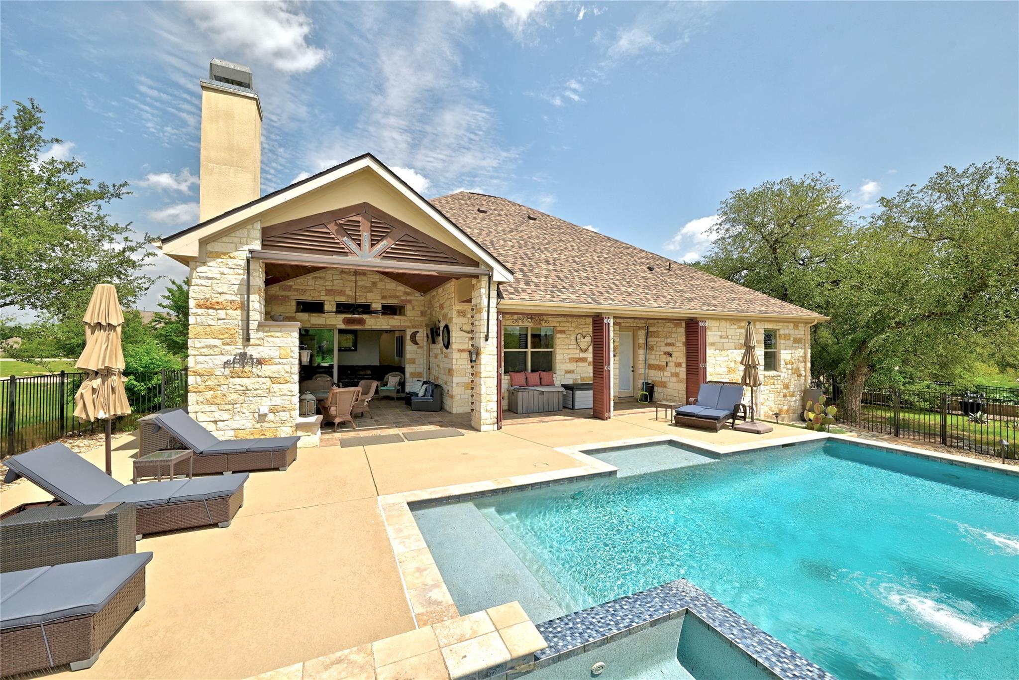 120 Applewood Dr Property Photo 6