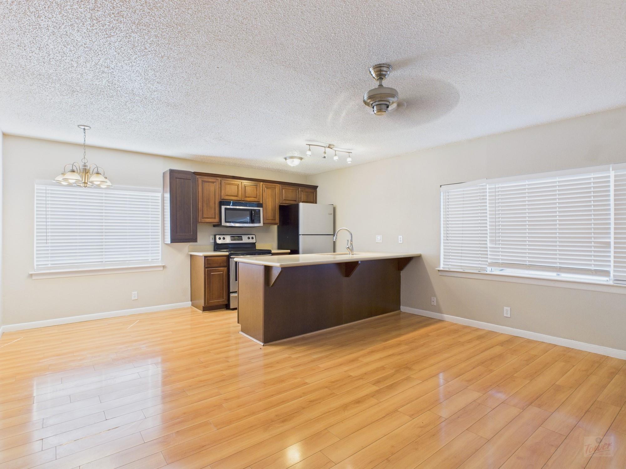 2408 Longview St #101 Property Photo 4