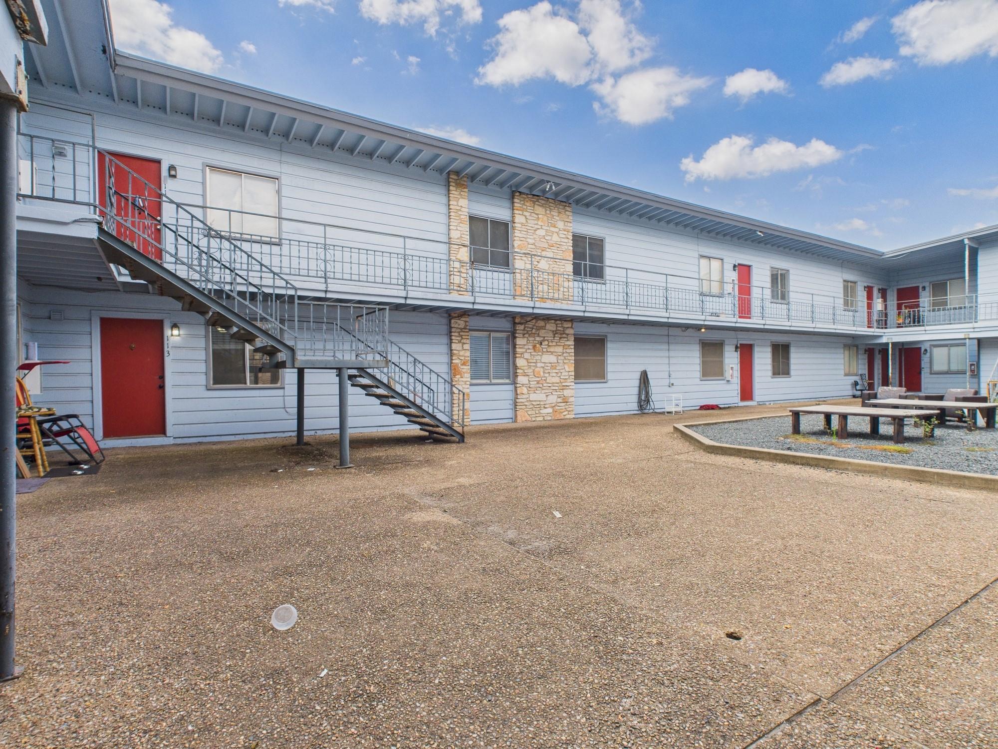 2408 Longview St #101 Property Photo 12